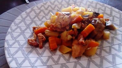 assiette carottes pomme de terre poulet poêlée